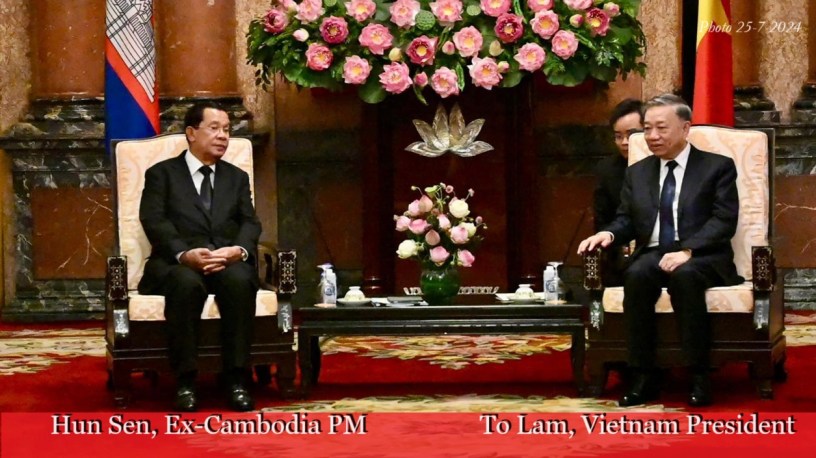 លោក ហ៊ុន សែន ប្រធានព្រឹទ្ធសភាកម្ពុជា និង​លោក តូ ឡឹម ប្រមុខរដ្ឋវៀតណាម។ រូបថត ២៥ ខែកក្កដា ២០២៤។